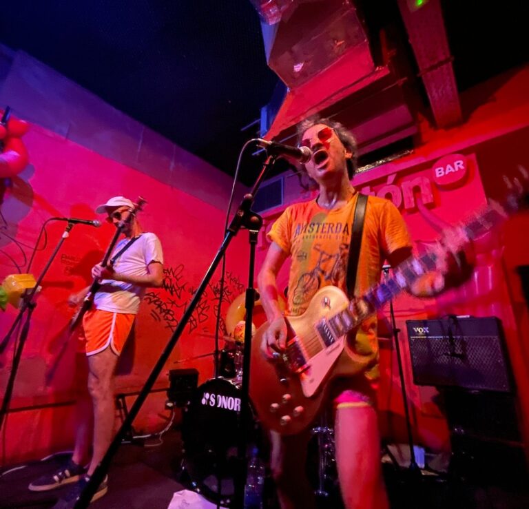 EL GRUPO DE MIRIAM: El grup indie-rock més canalla del panorama musical actual. Liderada per l'actor Josep Riera, no deixa indiferent a ningú.