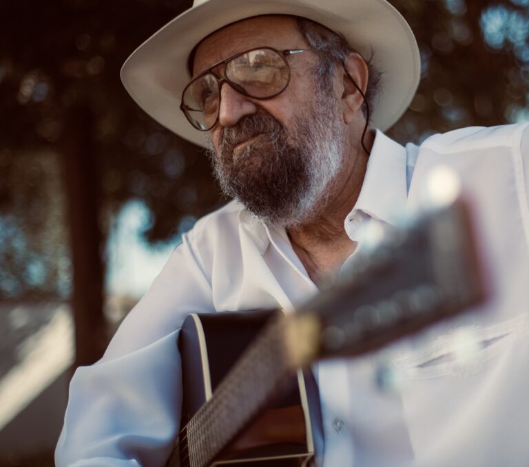TOMEU PENYA un referent i un dels grans artistes de la música en català.